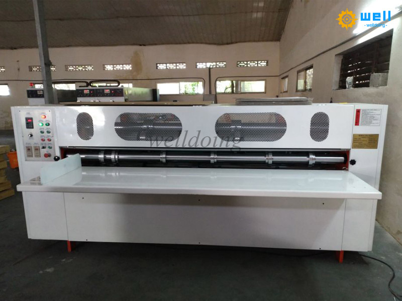 Thin blade slitter scorer machine